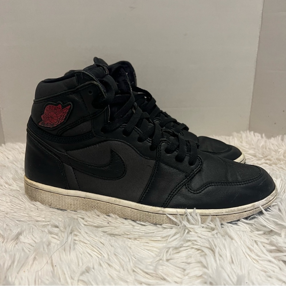 Jordan 1 retro high black satin gym red